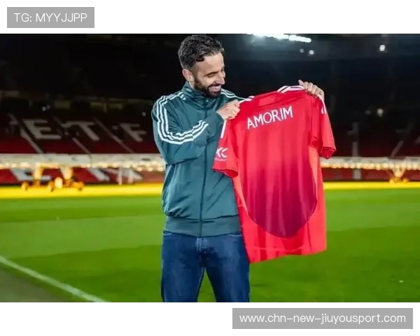 领先10年！阿莫林盛赞穆帅为榜样，红魔能复刻传奇荣光吗，红魔武器